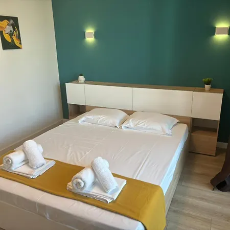Turquoise Exotic Bliss Apartment Sofia